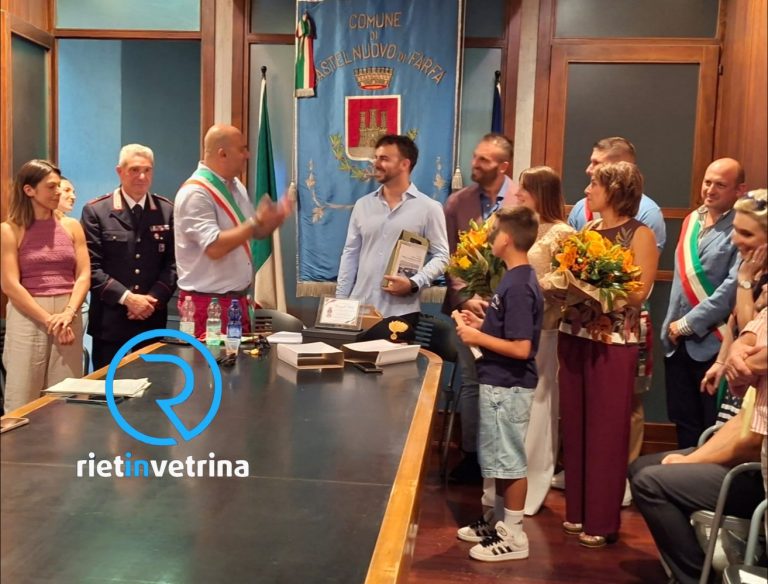 La comunità di Castelnuovo di Farfa ha salutato il comandante Mario Mazzagrilli e dato il benvenuto a Nicholas Paiella – LE FOTO
