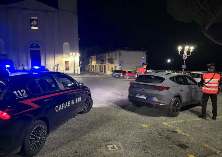 Insulta i carabinieri impegnati in azione perlustrativa: denunciato per oltraggio a pubblico ufficiale