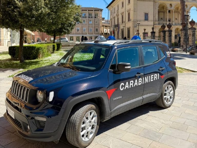 Centro storico di Rieti, va in tabaccheria e le rubano la borsa lasciata in auto