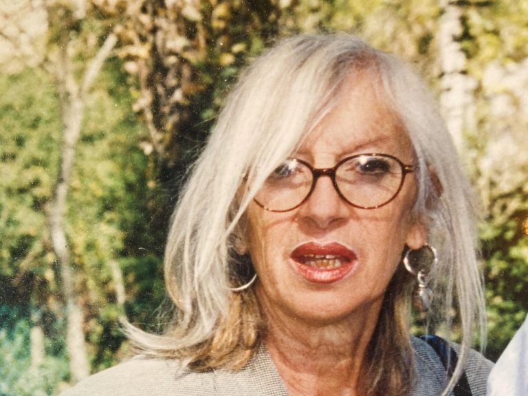 Undici anni fa ci lasciava improvvisamente l’insegnante e artista Titty Saletti. Il messaggio del figlio Stefano e il ricordo della nostra redazione