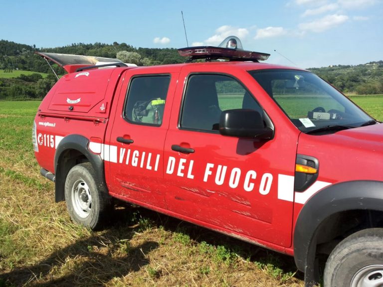 Tragedia a Torano, esplosa polveriera: soccorsi sul posto. Alta la colonna di fumo