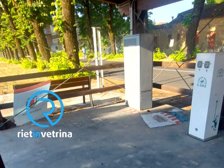 SEI TU IL REPORTER – “La pensilina fotovoltaica in via M. C. Dentato sporca, abbandonata e mai utilizzata”