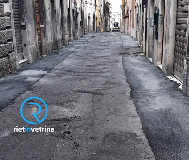 SEI TU IL REPORTER di Rietinvetrina – Roberto: “Con il nuovo asfalto via Garibaldi fa schifo. Spero che il Sindaco lo faccia rifare”