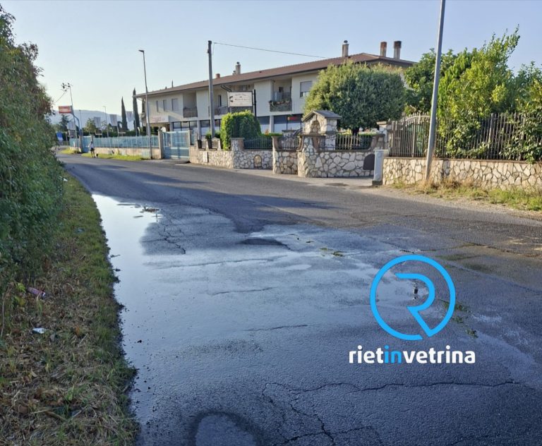 SEI TU IL REPORTER – “Una perdita d’acqua a Poggio Nativo vicino ad un incrocio stradale crea pericolo per gli automobilisti”