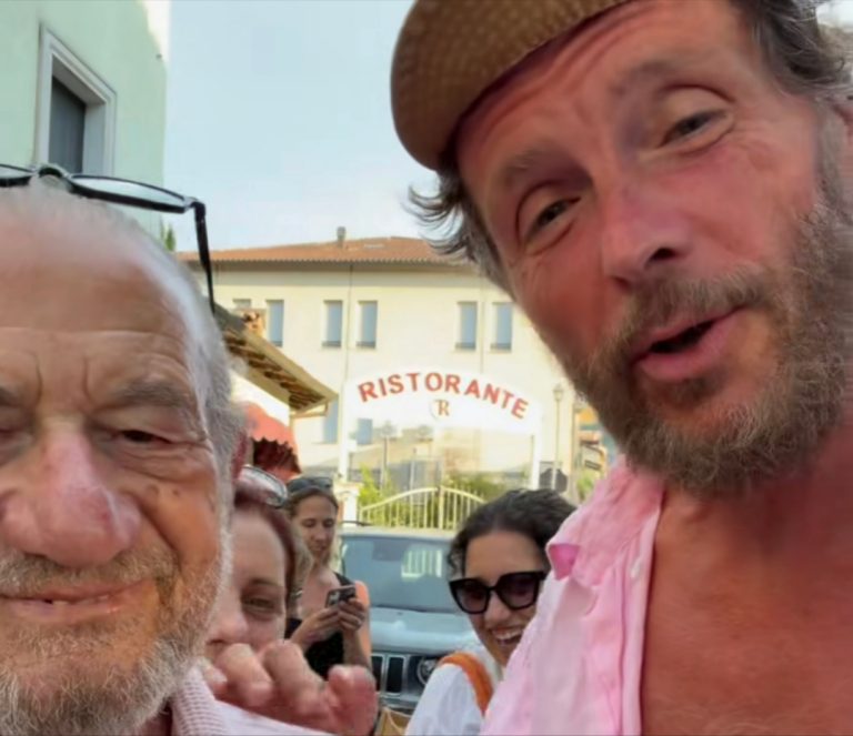 Jovanotti a Colle di Tora tra i biscotti Orsini ed una notte di riposo prima di ripartire con il suo tour ciclistico