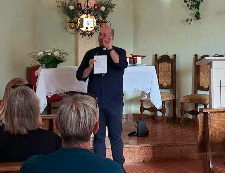 Il vescovo Piccinonna visita Ville Grotti di Cittducale per la catechesi alla comunità in occasione della Solennità dell’Assunta