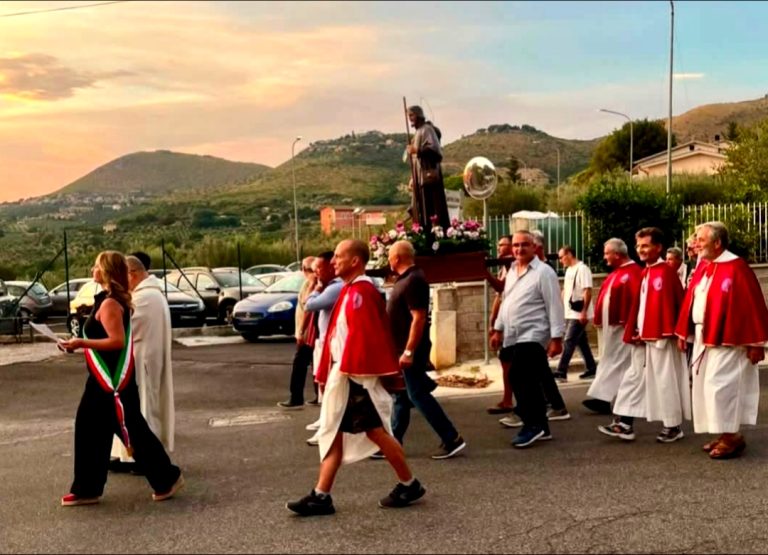 Nelle strade di Canneto svolta la Processione di San Rocco
