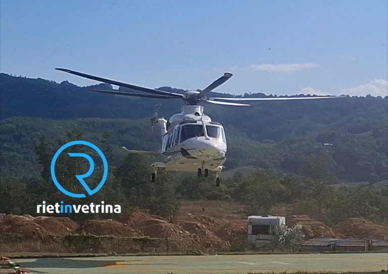 Ore 16:37 – Atterrato l’elicottero con la premier Giorgia Meloni: è arrivata ad Amatrice