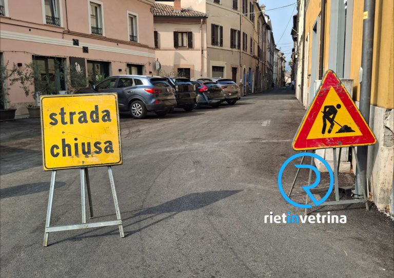 Seconda tubatura rotta appena asfaltata per la terza volta via Garibaldi – STRADA DI NUOVO CHIUSA