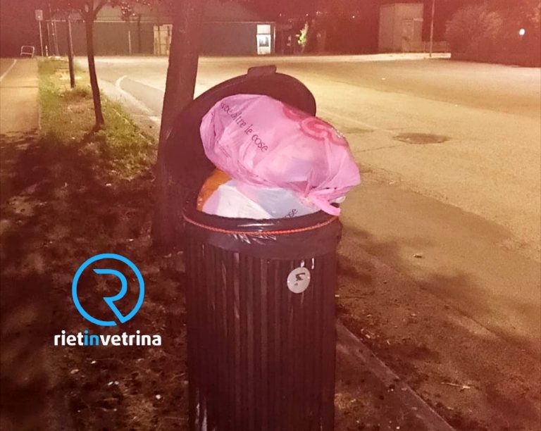 SEI TU IL REPORTER – “Usano i cestini dei rifiuti di via Manzoni per gettare l’immondizia delle loro case”