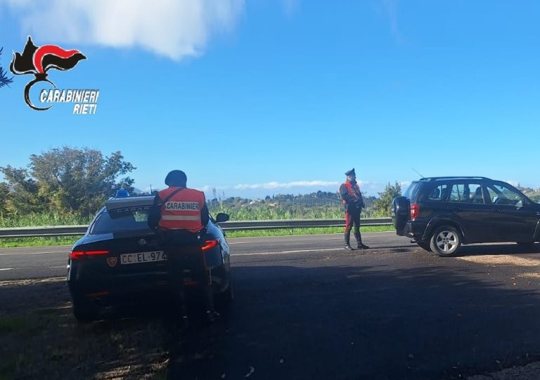 Donna causa incidente stradale autonomo: trovata con un tasso alcolemico ben oltre il consentito. Deferito un uomo sempre alla guida ubriaco