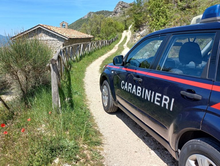 Petrella Salto, litigano al bar. Il giorno dopo uno dei contendenti si ripresenta con una roncola