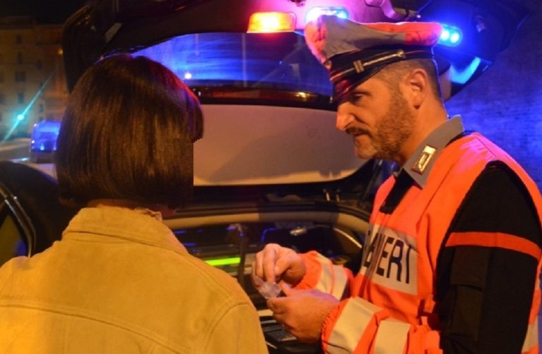 Un uomo ed una giovanissima fermati per guida sotto l’effetto di alcol. Un secondo uomo trovato alla guida sotto l’effetto di droga