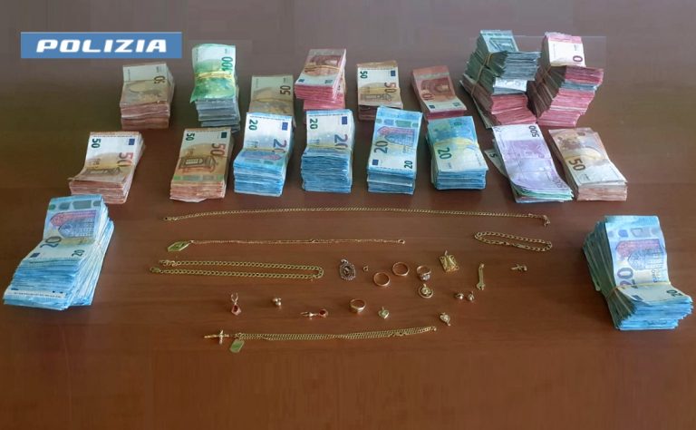 Truffa due anziane: ruba soldi e gioielli in oro per un valore di oltre 87.000 euro
