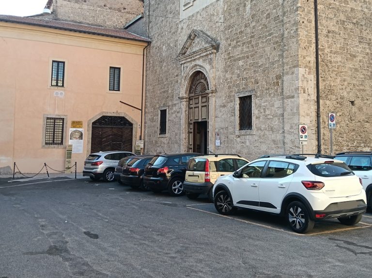 Comitato San Domenico: Accesso alla Chiesa pressoché impossibile per le auto posteggiate. La fruizione è un problema