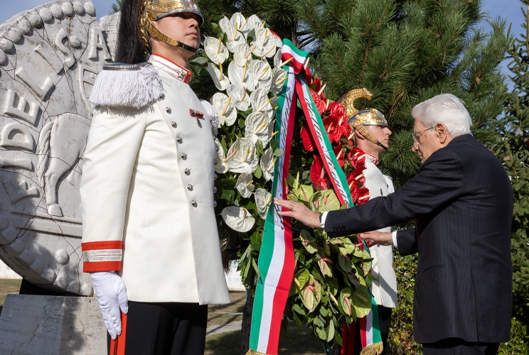 Amatrice, il Capo dello Stato depone corona di fiori nel Monumento alle vittime del sisma