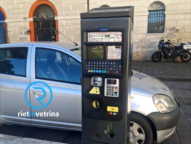 SEI TU IL REPORTER – “In centro storico ci fanno pagare i parcheggi, ma le colonnine non accettano wallet né cambiano i soldi”