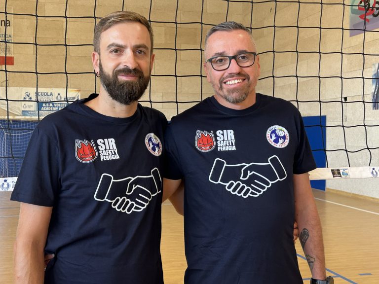 A tutto volley tra grandi e piccoli