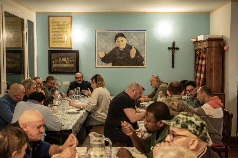 Rieti, torna in piazza la Comunità di don Benzi con la campagna “Una tavola ci unisce”