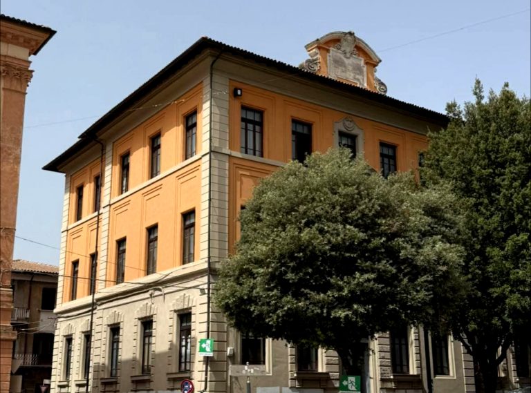 I Varroniani e il FAI Rieti hanno portato tanti curiosi in visita nel Palazzo degli Studi in piazza Giuseppe Mazzini