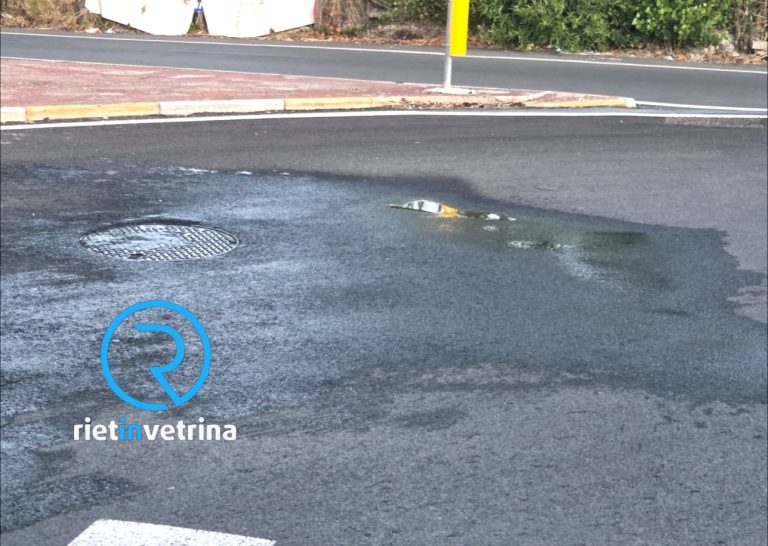 SEI TU IL REPORTER – “Da settimane c’è acqua in viale Matteucci, forse si tratta di una perdita?”