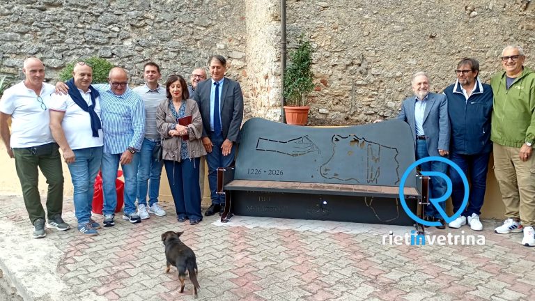 Inaugurata a Sant’Elia la Panchina del Miracolo. Riqualificata anche un porzione di piazza XI Giugno