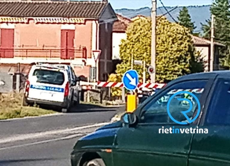 Ore 8:38 – Ancora chiuso il passaggio a livello di via Salaria per L’Aquila