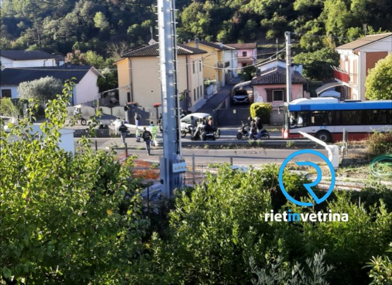 Rieti bloccata per un’auto che ha divelto la sbarre del passaggio a livello di Villa Reatina