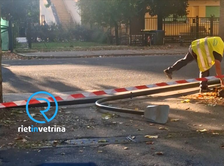 Lampione pericolante in viale Maraini, intervento dei Vigili del Fuoco e della Polizia Locale