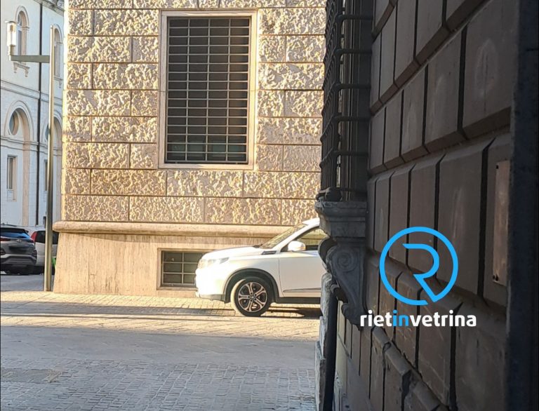 SEI TU IL REPORTER – Emanuele: “Senza segnaletica auto contromano in via Garibaldi”