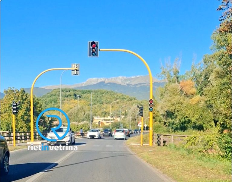 SEI TU IL REPORTER – “Le scuole hanno riaperto e il semaforo di via Togliatti è KO da giorni. Servono più attenzioniper gli studenti”