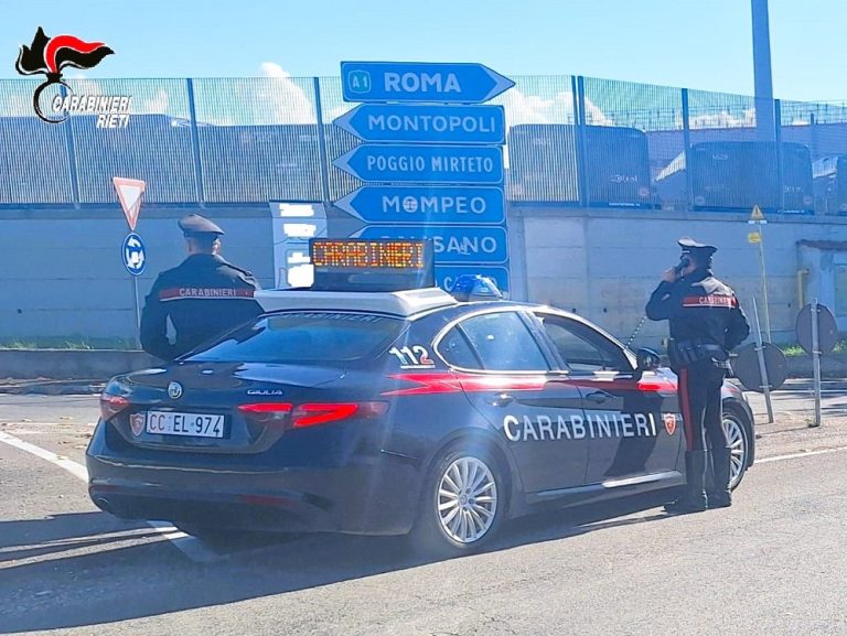 Padre e figlio denunciati per una lite in un bar con utilizzo di una scacciacani e possesso irregolare di fucili