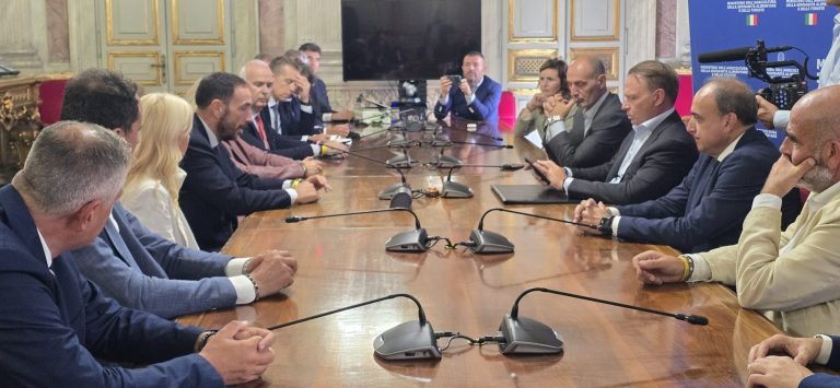 Olio, Coldiretti incontra il ministro: “40 milioni ai frantoi veri contro trafficanti che speculano su salute dei cittadini e reddito degli agricoltori”