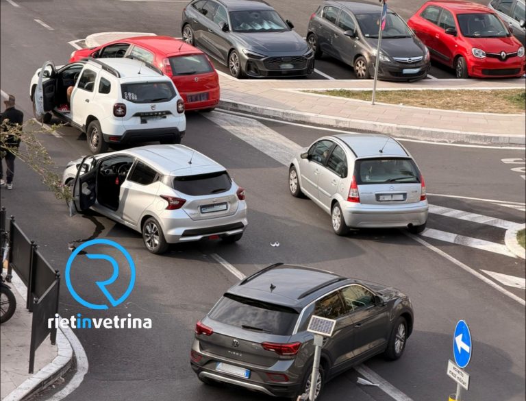 Ennesimo scontro nella nuova Città Giardino, tra viale Matteucci e via Borsellino