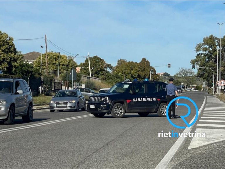 Camion in fiamme, alle ore 16 Salaria ancora chiusa