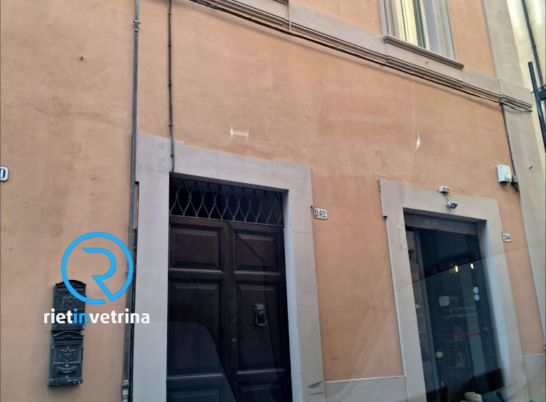 SEI TU IL REPORTER- “In via Garibaldi a Rieti manca lo specchio stradale per le auto che escono da via Ospedale”
