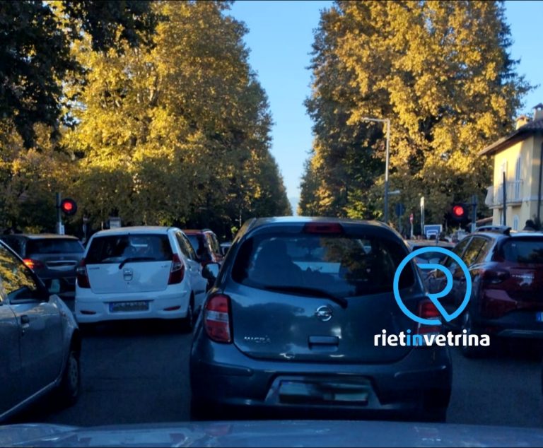SEI TU IL REPORTER – “Bloccato il passaggio a livello di viale Maraini. Siamo fermi da 30 minuti”