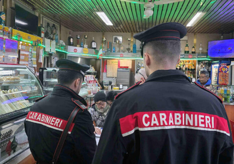 Ruba un telefonino in un esercizio commerciale del centro di Rieti. Denunciato un 55enne reatino