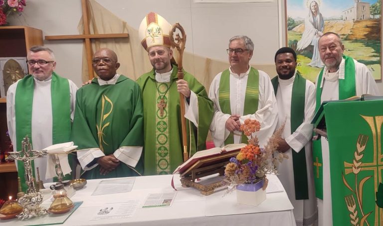 Sant’Elpidio, il Vescovo Piccinonna immette nella responsabilità di parroco padre Teofilo. La comunità ha salutato don Wladimiro e don Wienceslav